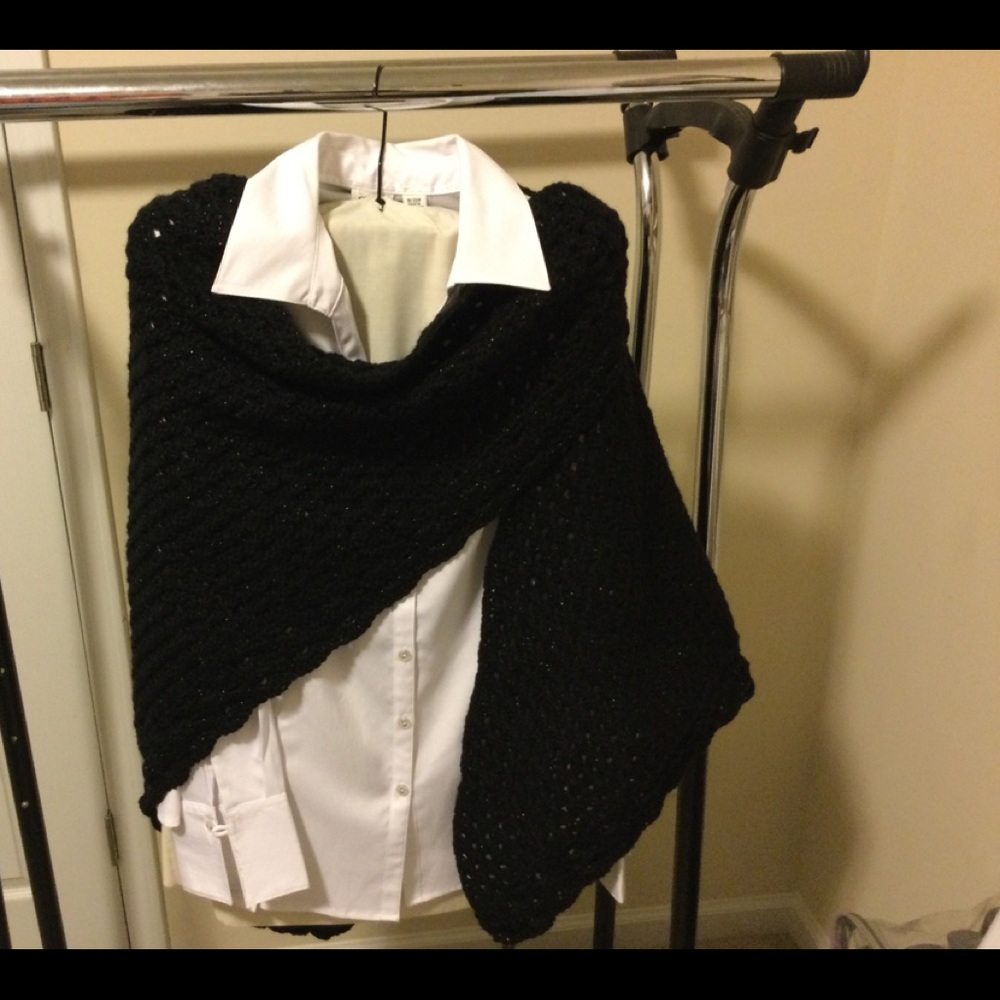 Hand crochet Shawl w/attachment